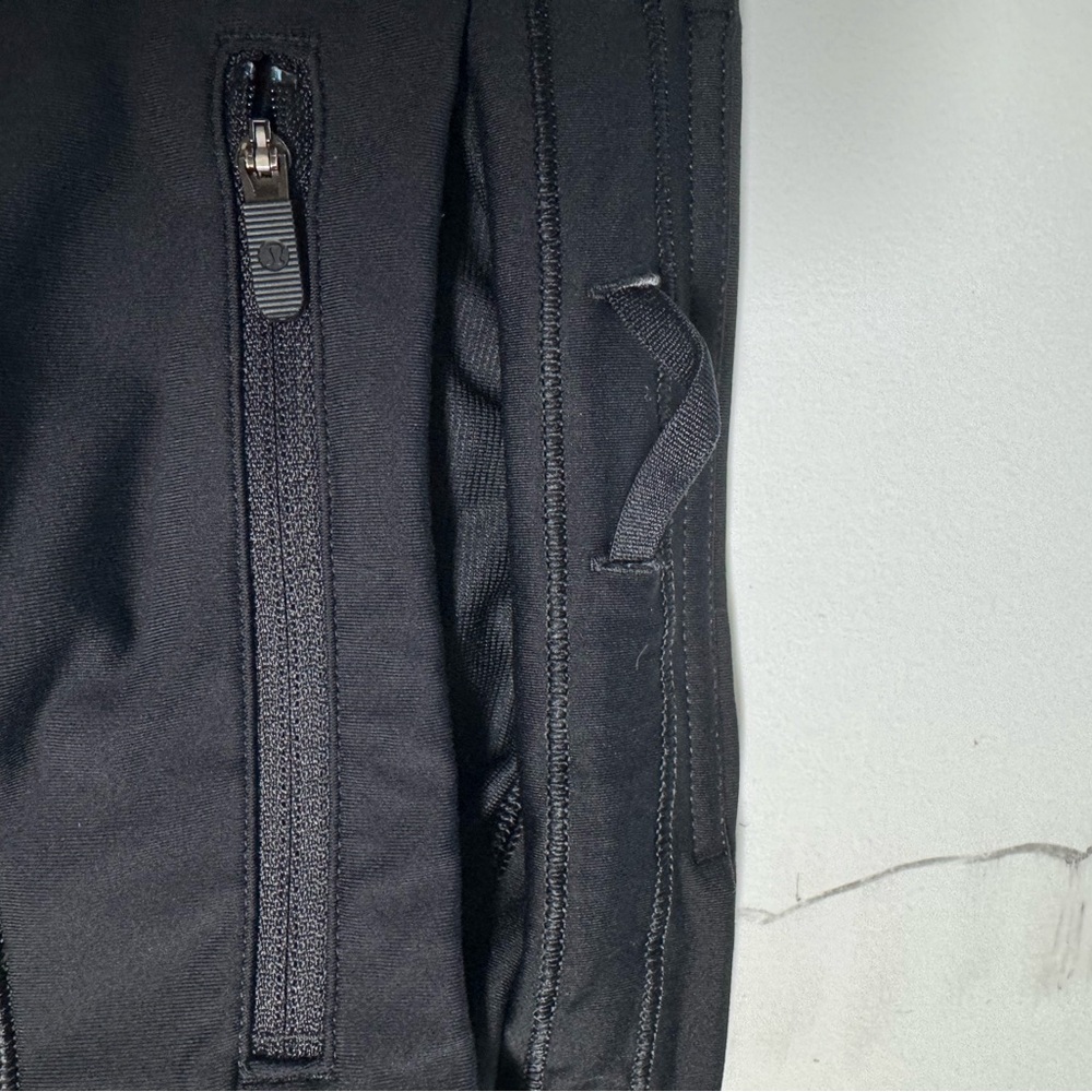 lululemon speed up shorts 2.5” - Picture 7 of 9